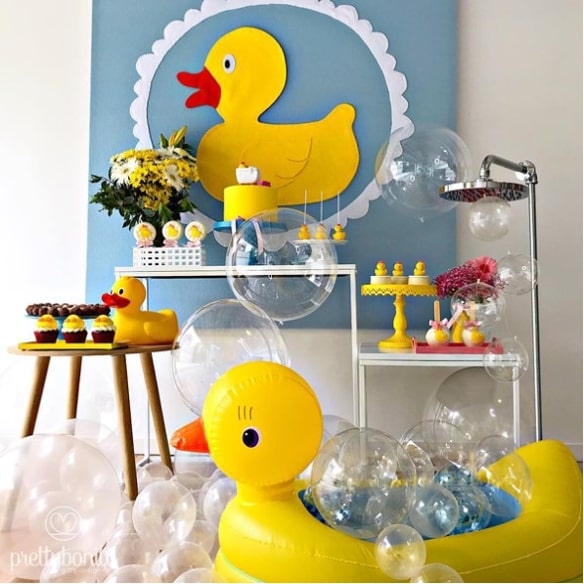 Une décoration originale de baby shower sur le thème des canards