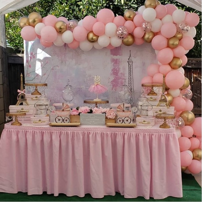 Une décoration de baby shower sur le thème de Paris